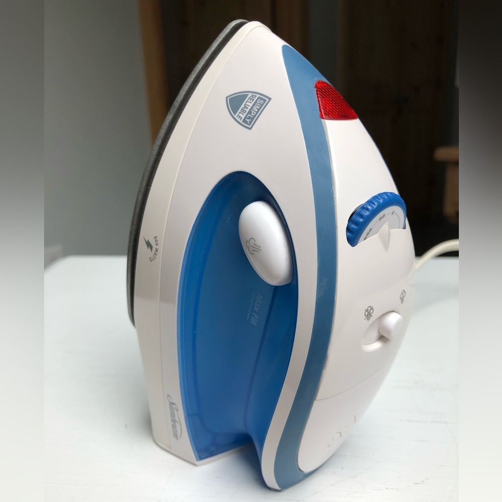Sunbeam Hot-2-Trot Travel Steam Iron 800 Watt
